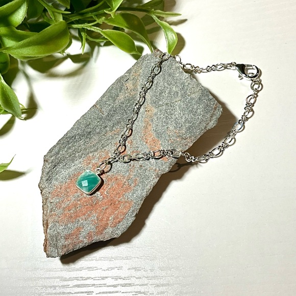 Delicate Artisan Crafted Bracelet with Cushion Cut Amazonite Gemstone Pen… - Picture 2 of 4